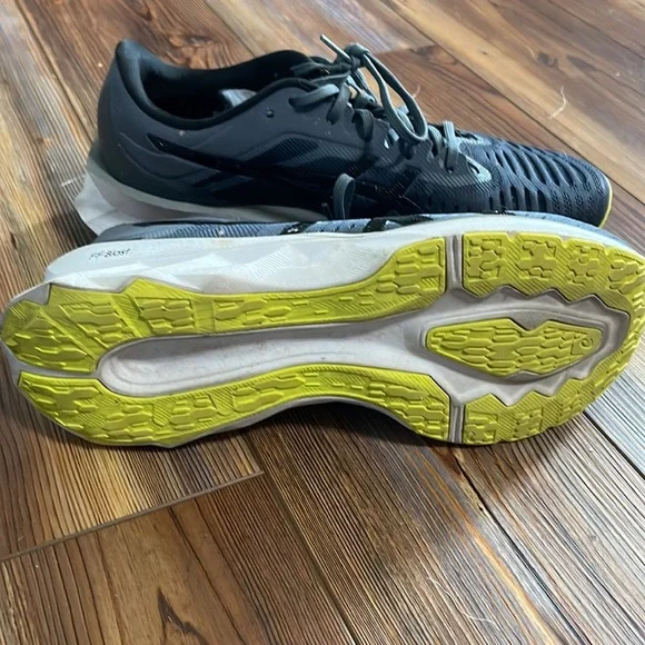 ASICS shoes - Picture 3 of 4